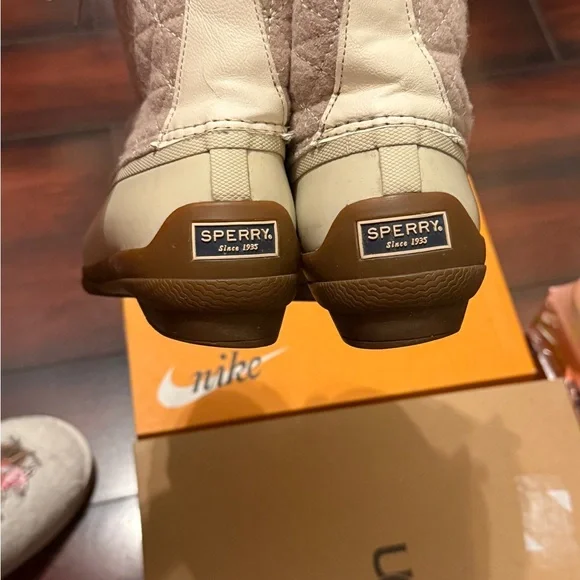 Women’s Boots - Picture 5 of 6